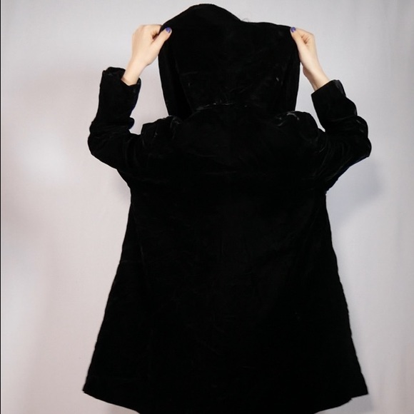 Volup Vintage Black Velvet Jacket
Green Lining Circa 1960s - Picture 9 of 11